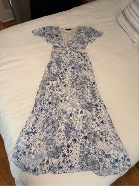 Lulu's Blue and White Floral Cutout Maxi Dress